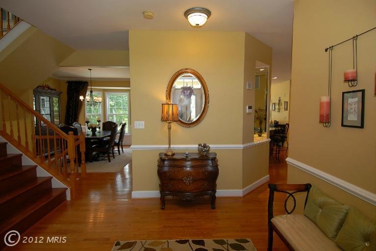 Entryway_611c26dc78f77ba9fde95cf5a9fb4d3c0ef710f3.jpg