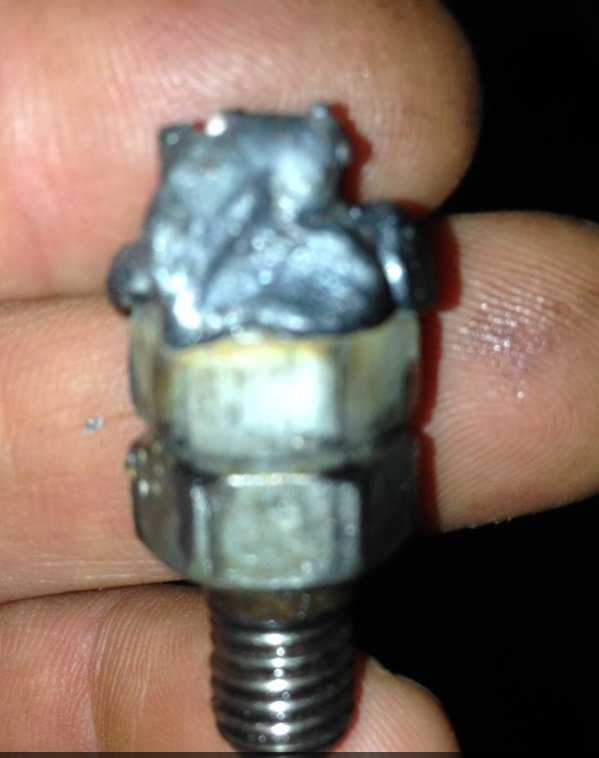 exhaust bolt.jpg