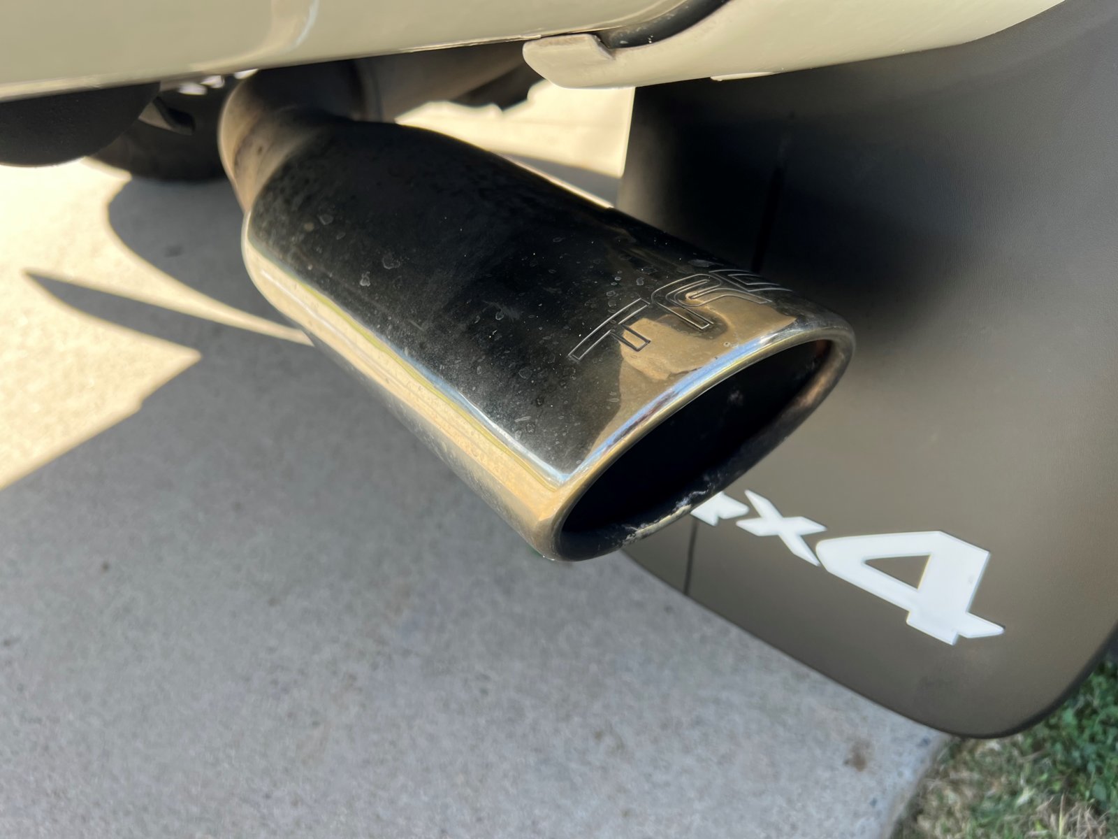 Exhaust.jpg