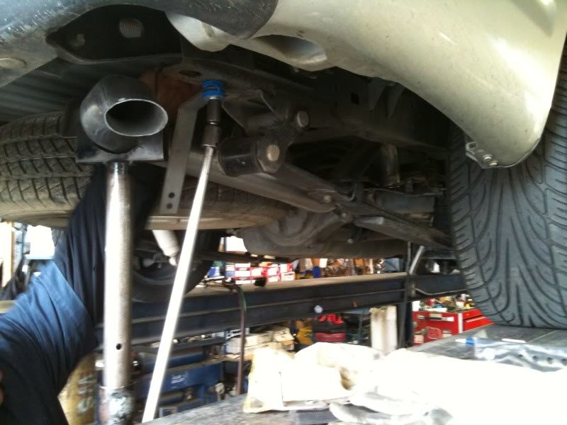 Exhaust_2912a8875da80f78b1cb224c37cd3103ae66d0da.jpg