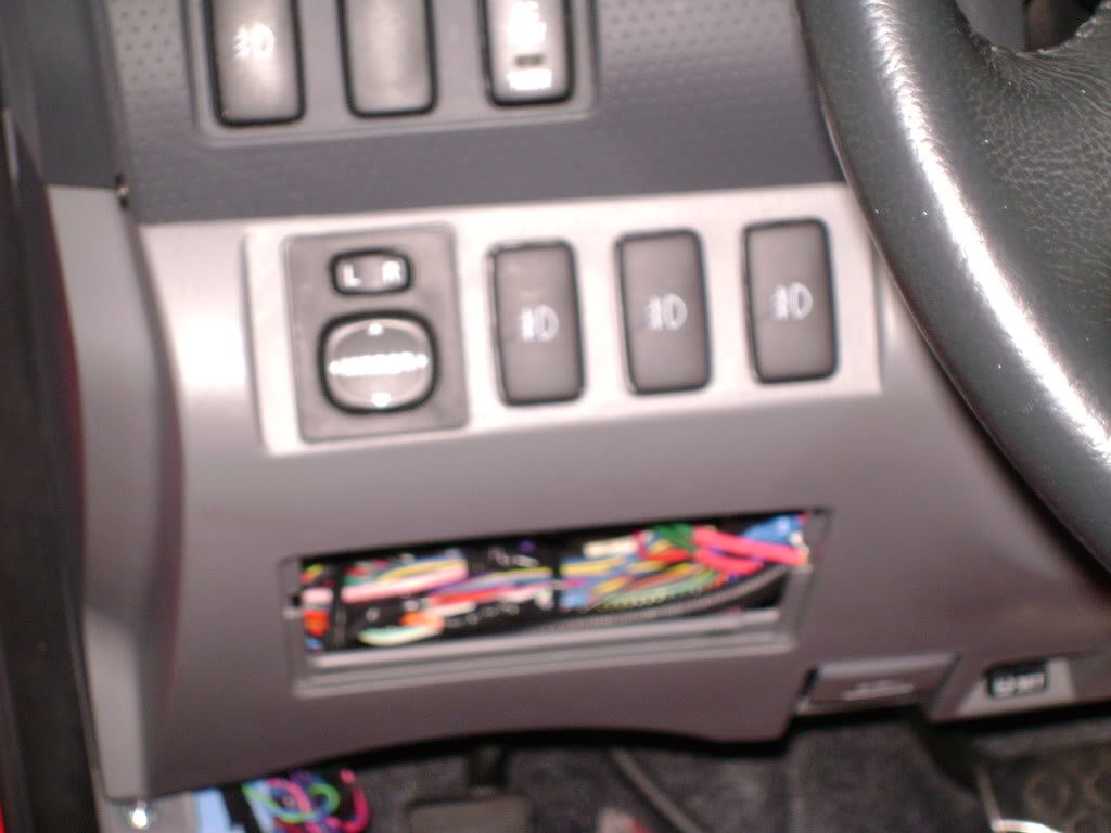extraOEMswitches_3stageampremotes_57fca90b88a49c646ae63365b7d45881c8a8d094.jpg