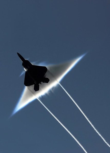 F-22_supersonic_090622-N-7780S-014.jpg