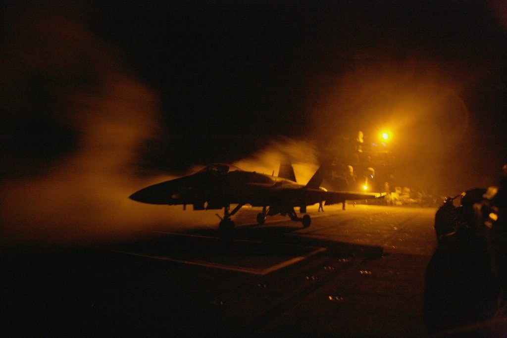 F18_NIGHT_CVN76_495ea7a11ed216b940d8a0be32ba2b3e2671e352.jpg