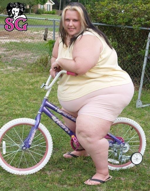 fat-girl-riding-a-bicycle_zpsfd6e4ad5_8b7cffeb4dc28c0e32fe07a3de2c3d95da736c4f.jpg