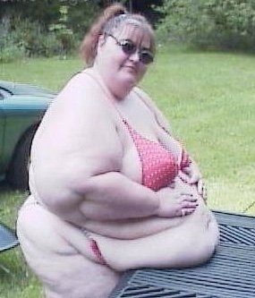 Fat_chick_by_applesugar101.jpg