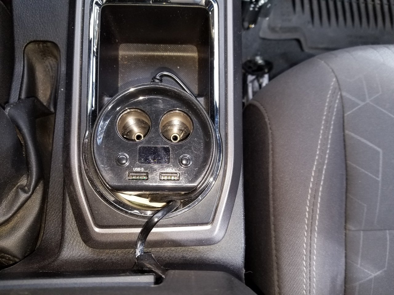 February 19, 2018 Truck Radio Mounting 014.jpg