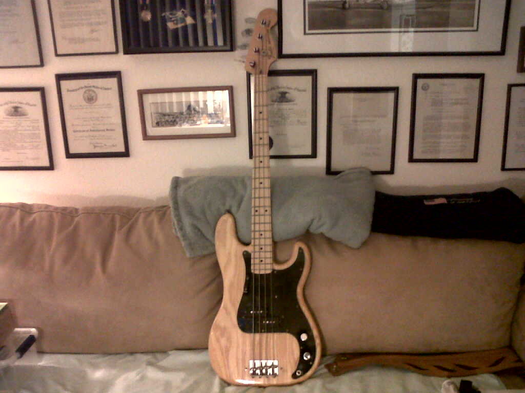 FENDER P..jpg