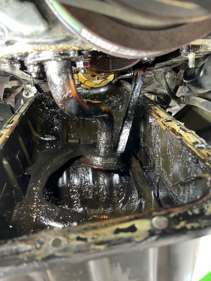 First look inside oil pan.jpg