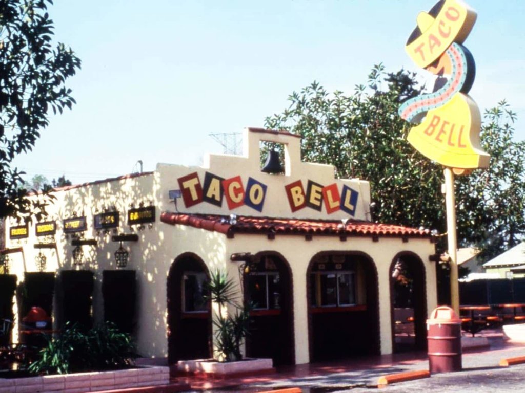First-Taco-Bell-store.jpg
