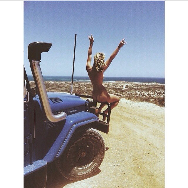 FJ40%20and%20girl_zpsfja62zaf_e1c4561a2b89482b3c0269b95b5b62c89a7ddd29.jpg