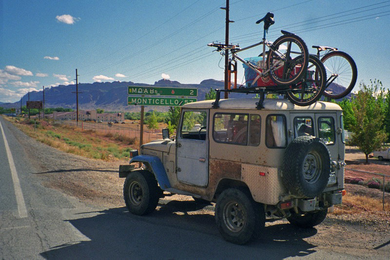 fj40_moab_mid.jpg