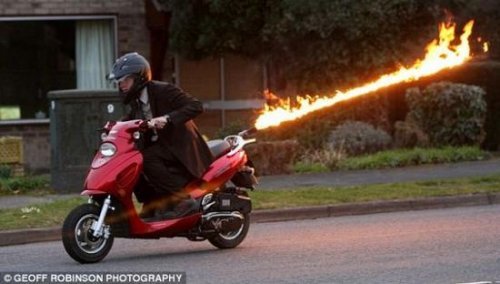 flame-throwing-scooter_vdqpf_3868_nh6Ft_54-thumb-550x312-36019.jpg