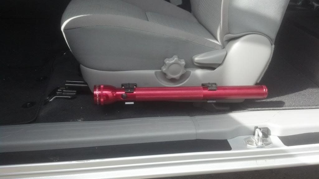 flashlight_zpsc005d0c8_f30b7d61e9fe5c08363b6148b94d9749b61364c6.jpg