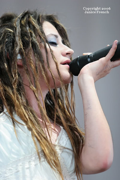 Flyleaf+LaceyMosley1.jpg