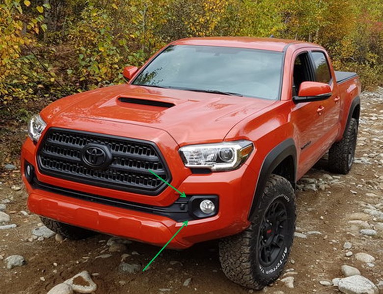 fog angle trd sport 2016 canada.jpg
