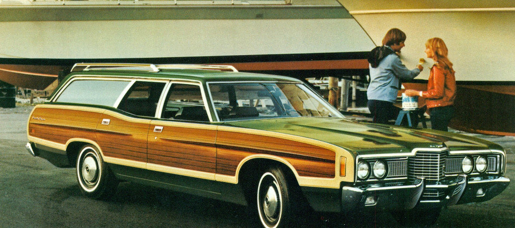 Ford Country Squire 1972.jpg