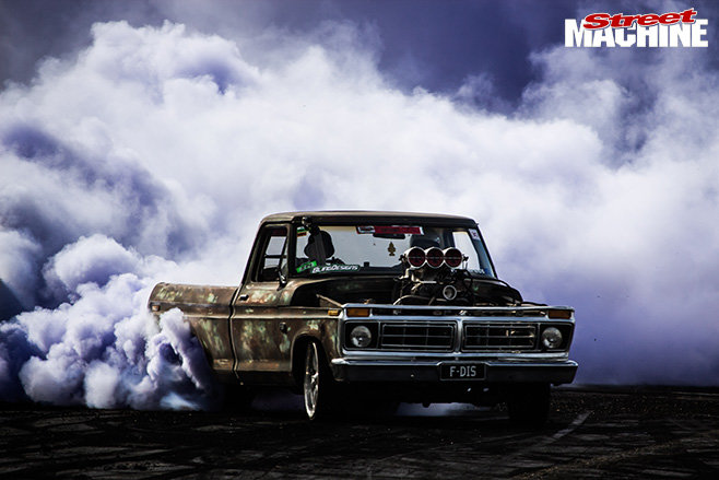 Ford-F-100-burnout-FDIS-nw[1].jpg