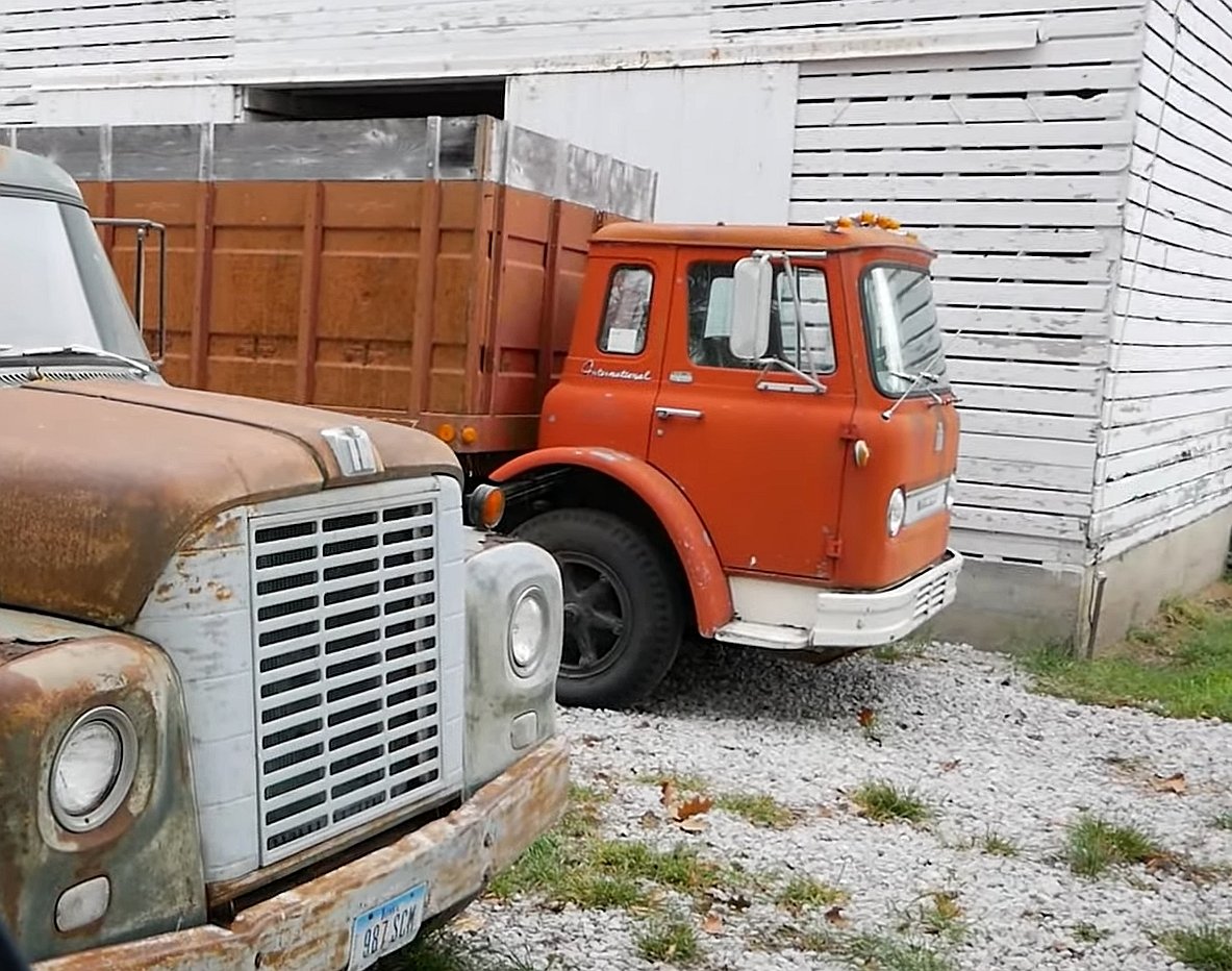 forgotten-international-loadstar-coe-truck-comes-back-to-life-345-v8-doesn-t-disappoint-169640_1.jpg