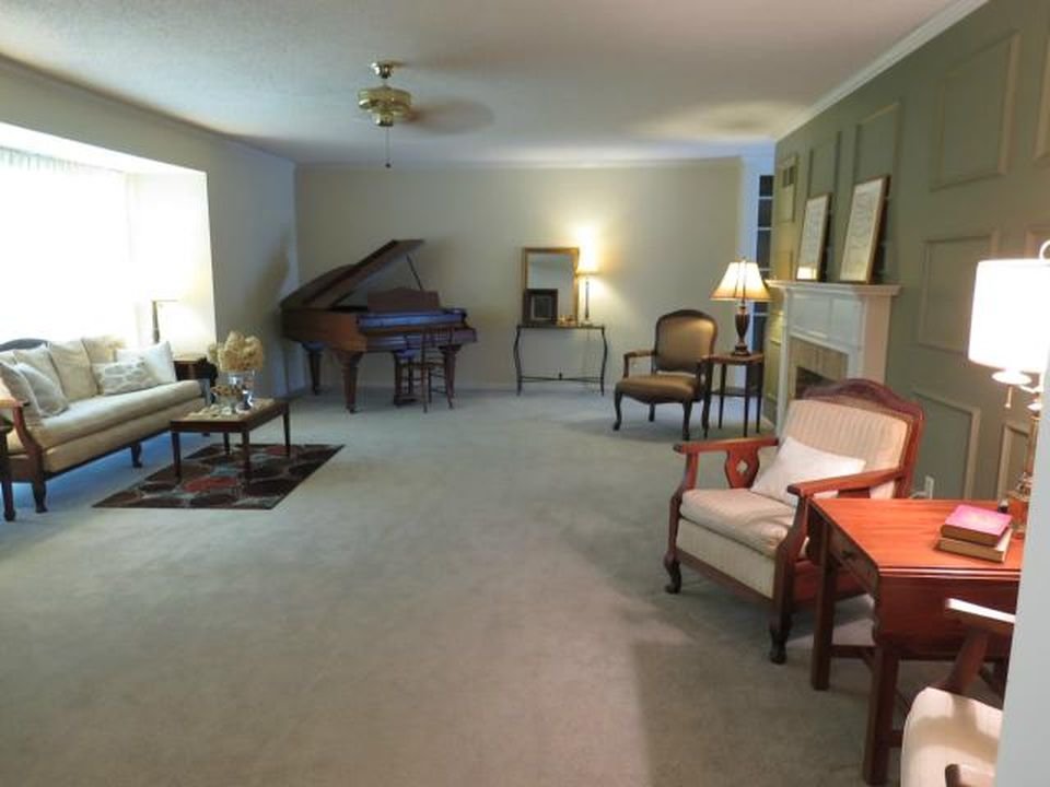 Formal Living Room.jpg