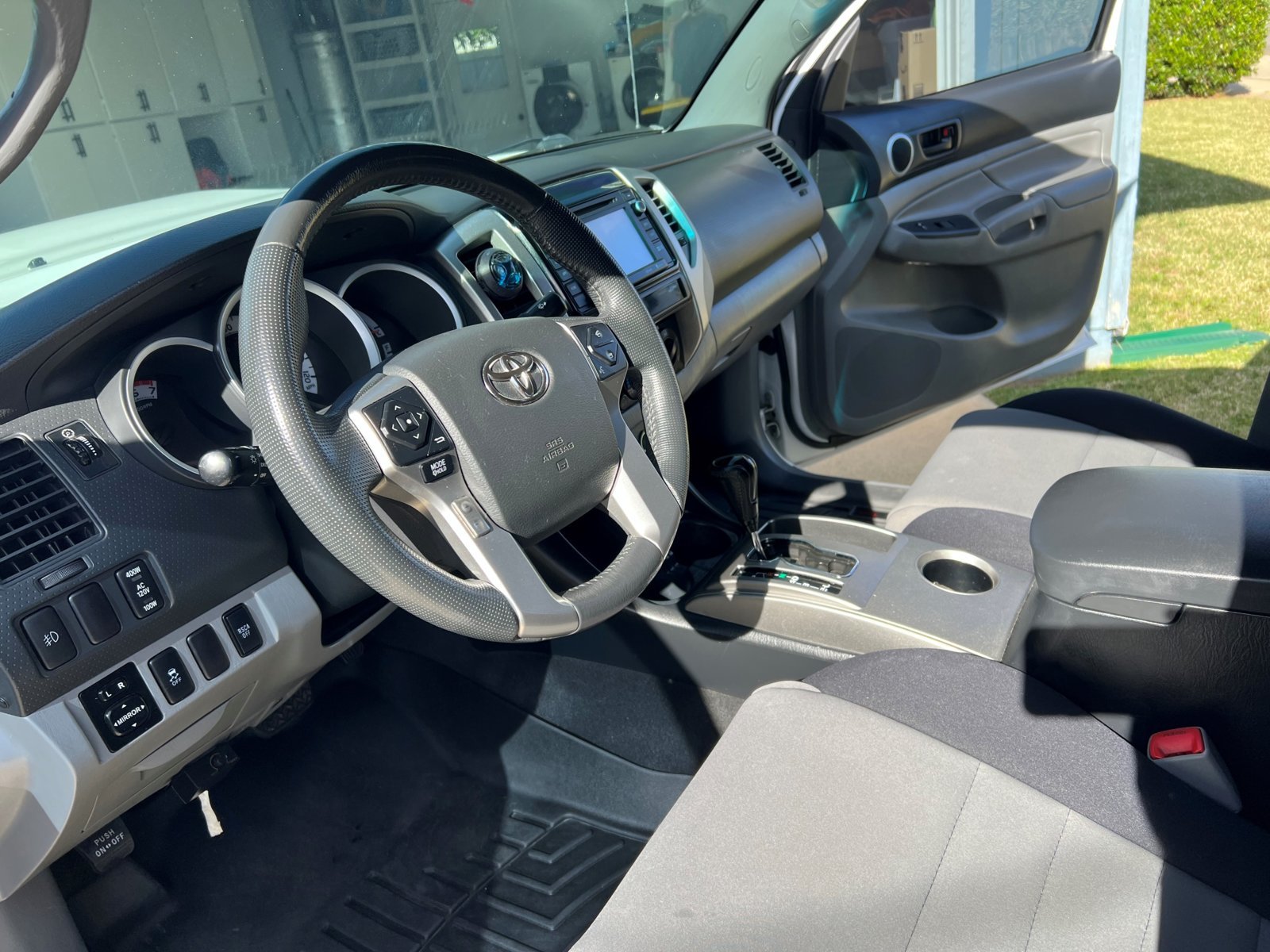 Front seats.jpg