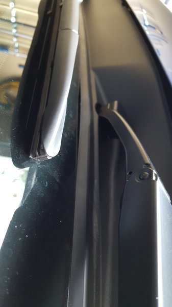 Front windshield molding 1.jpg