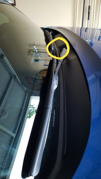 Front windshield molding.jpg