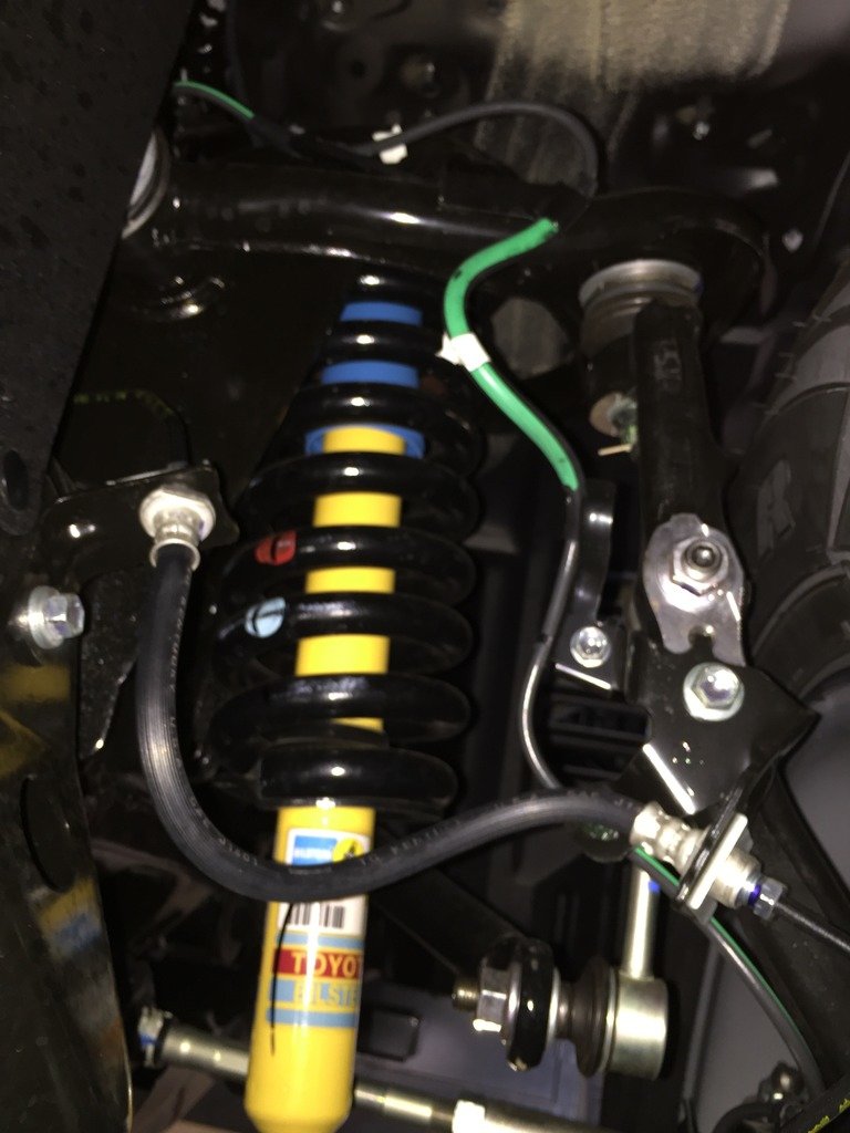 front_shock_zpsqhws6iph_d16ed496a0bd413d341f8d295f05060acf3f99a4.jpg