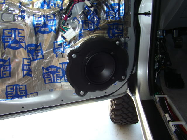 FrontLeftDoorWoofer_42027bdb32fd51f590afddebd2a1910485f720f1.jpg