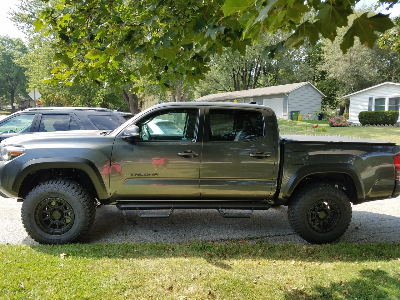 Full view close-up Driver side new wheels.jpg