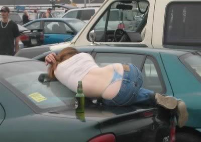 funnypictures-drunk-girl-on-trunk_643d0d1443d7890b9336827504d6ee16e21769d2.jpg