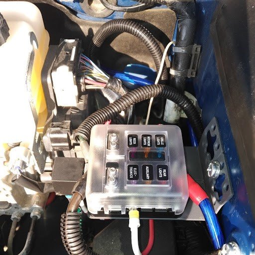 fuse block closed.jpg