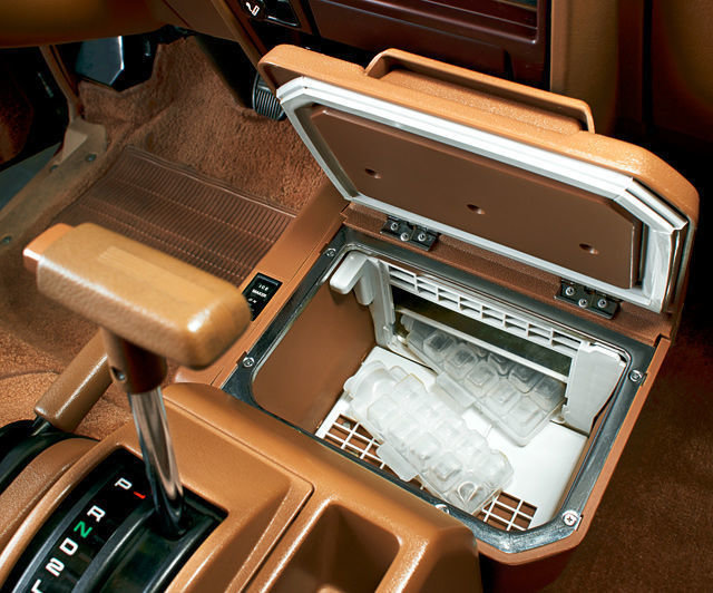 gallery-1438607555-toyota-van-2.jpg