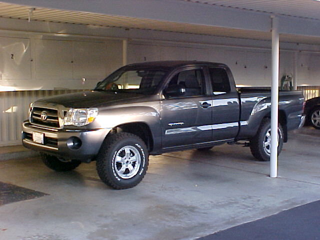 GARAGE SHOT DR SIDE FRONT TO REAR.jpg