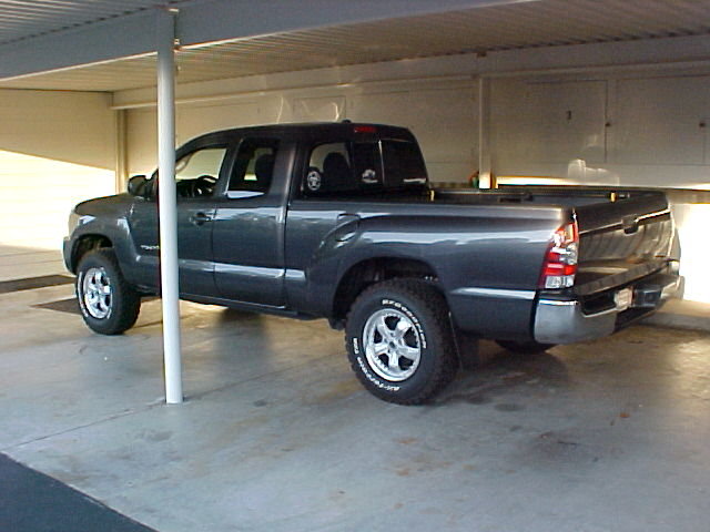 GARAGE SHOT DR SIDE REAR TO FRONT.jpg