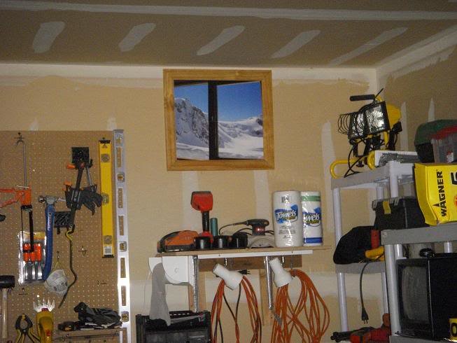 GarageWindow_6b2c7d763e2aee4ca1423fef2c49c9956180ad08.jpg