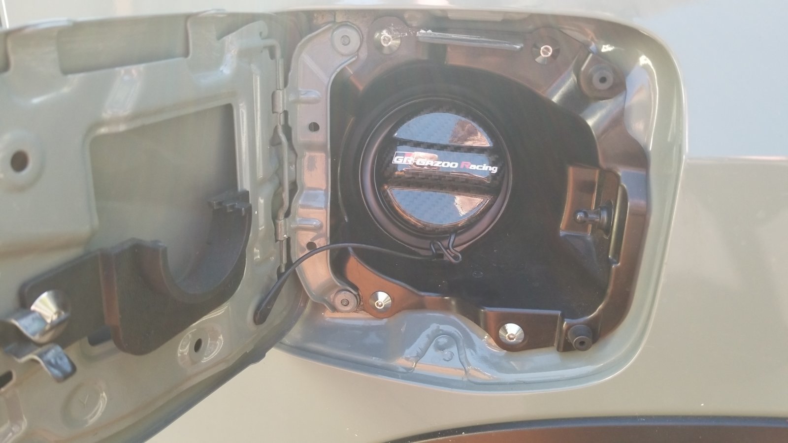 GAS CAP TI.jpg