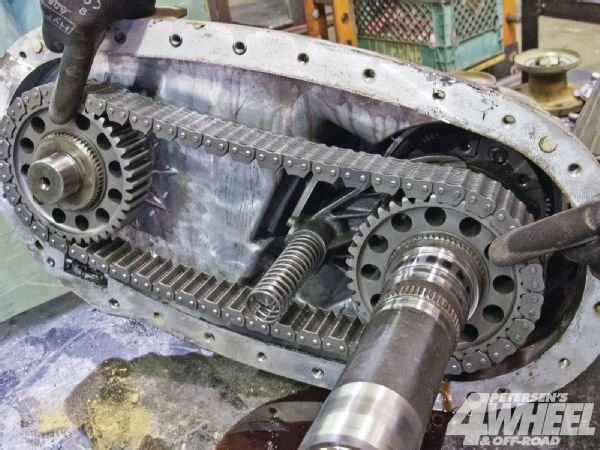 gear-drive-vs-chain-drive-transfer-case-decisions-np271-chain-drive.jpg