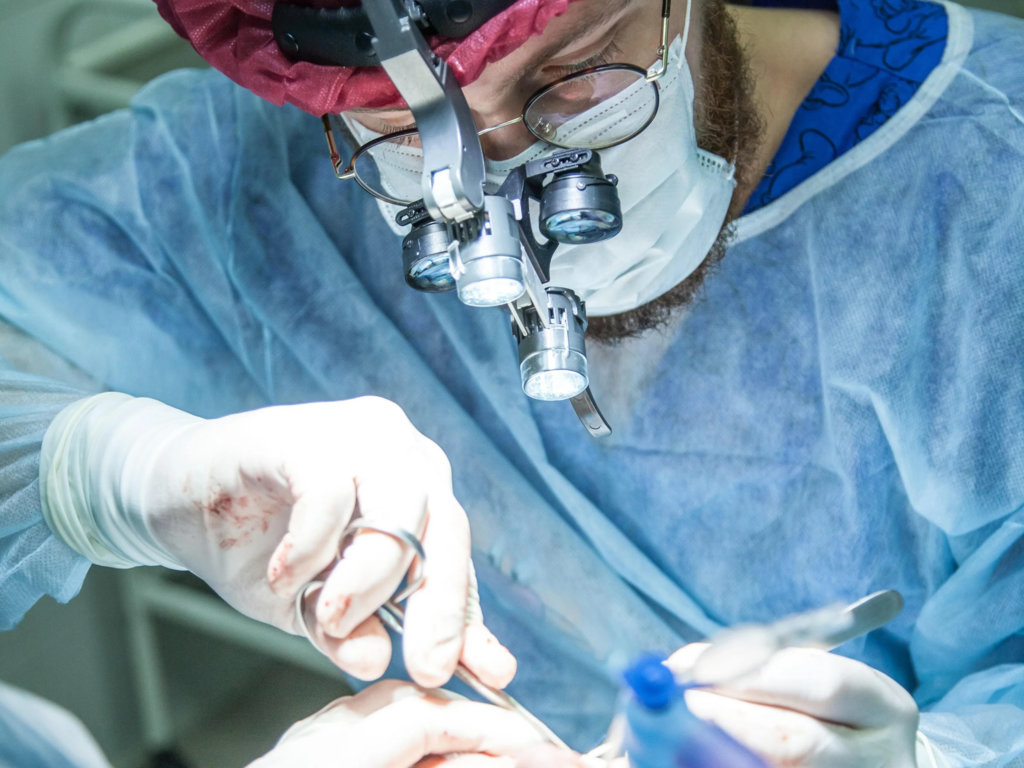 general-surgeon-job-description-3744x4116-20201126.jpg