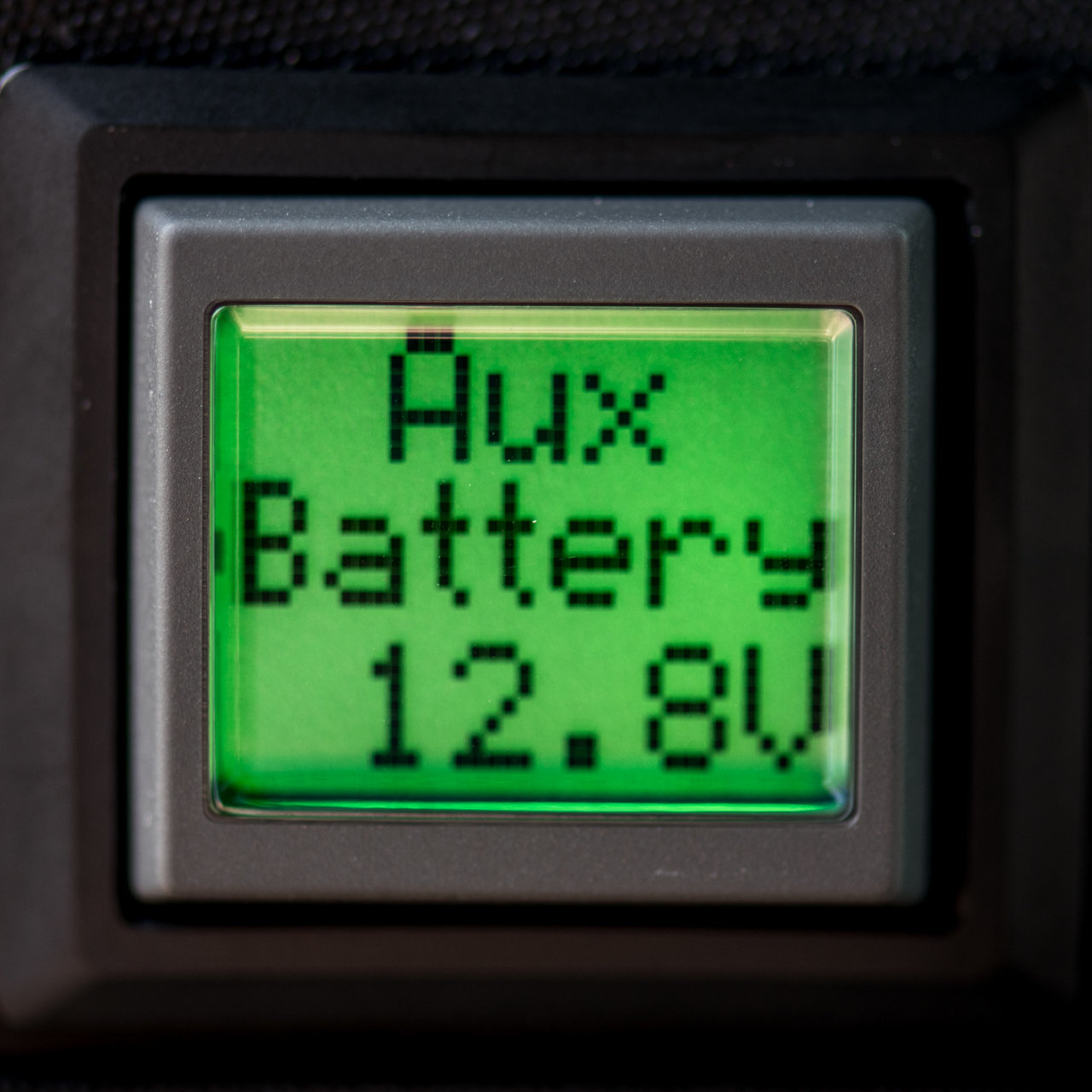 Genesis Offroad G Screen Aux battery backlight on.jpg