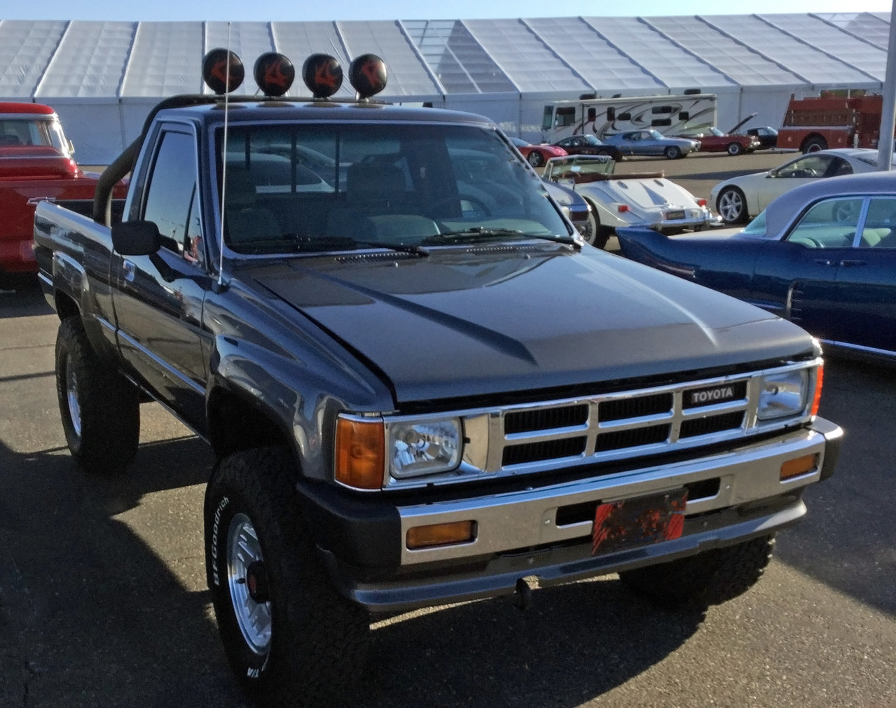 Glendale2019_U66_Toyota_1986_Pickup SR5_Pickup 4x4_JT4RN63B7G0079590_Overall.jpg