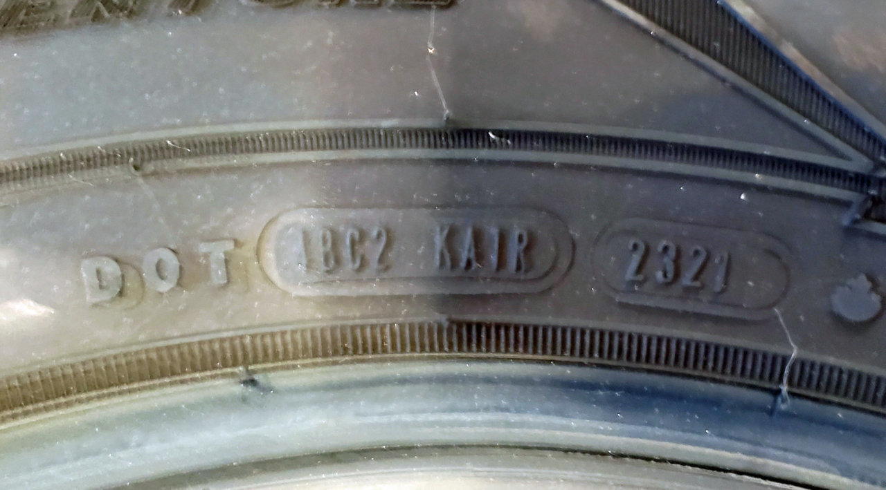Goodyear Wrangler Kevlar 265 70 R16     3.jpg