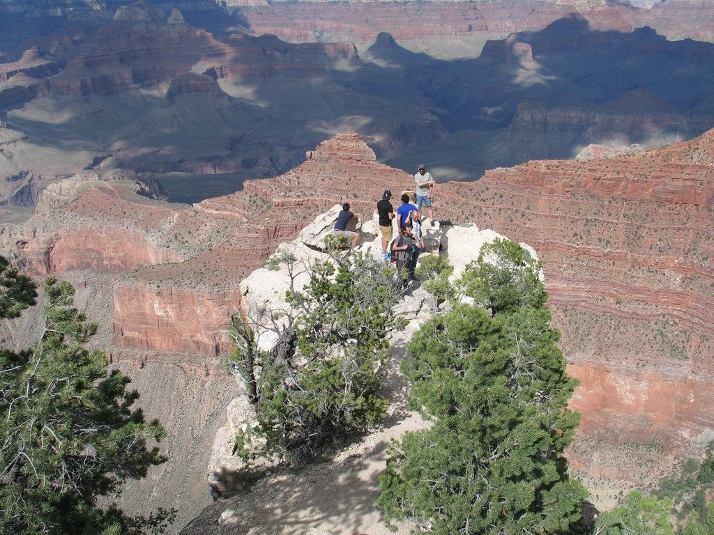 Grand%20Canyon%20Idiots%20for%20Selfies_9144fbeb9717da014ddfb544fbc5a7bd4bbb3a76.jpg