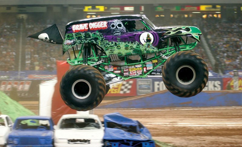 GraveDigger_monster_truck_p1.jpg
