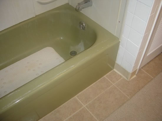 Green-Bathtub-Before-Remodel1.jpg