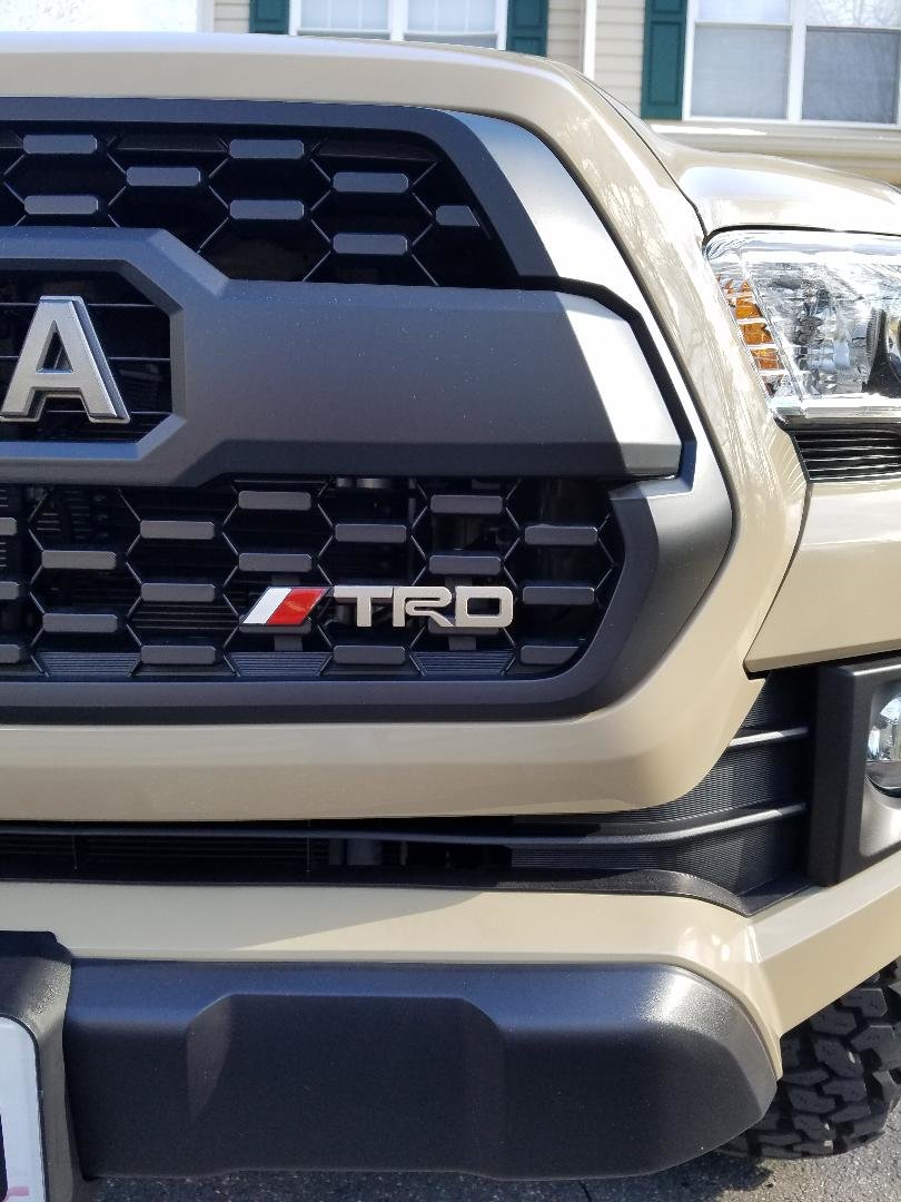 grille emblem 2.jpg