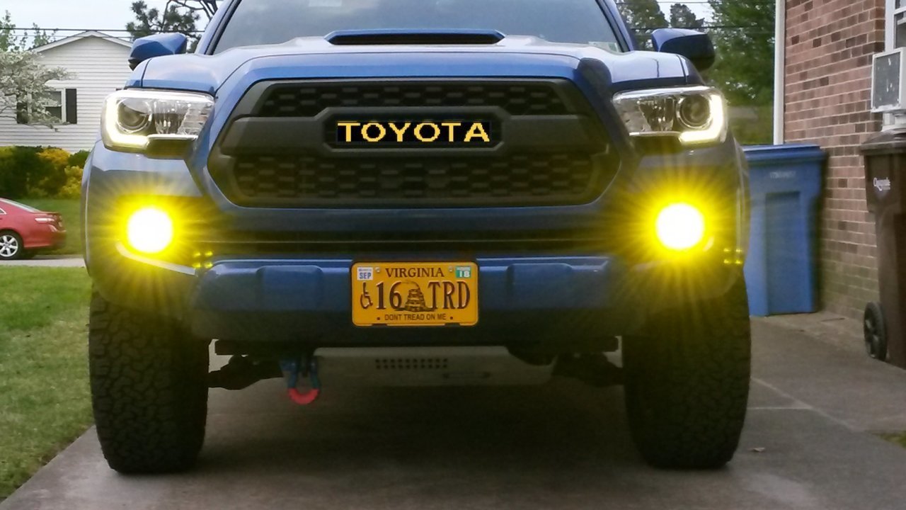 grillematteyellowfogs.jpg