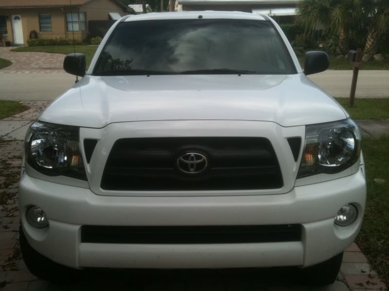 GrillWhite_5eb91de3a44d36f1b723e33dd183d8c0694e9ffc.jpg