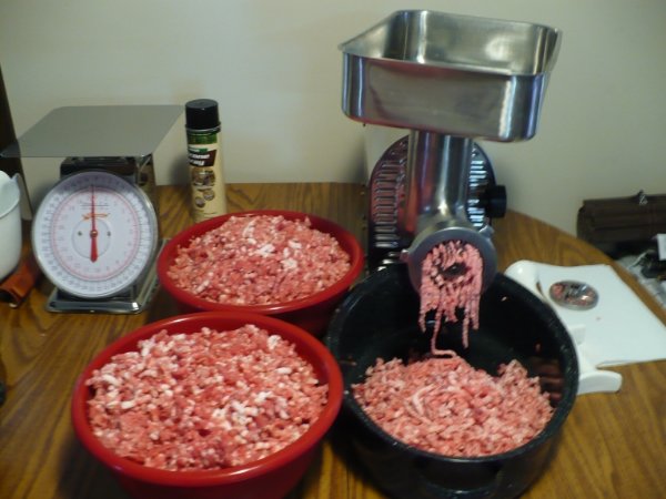 grindingMeat_f2b54d19b0e779747ba011f407fb9f6be42428a9.jpg