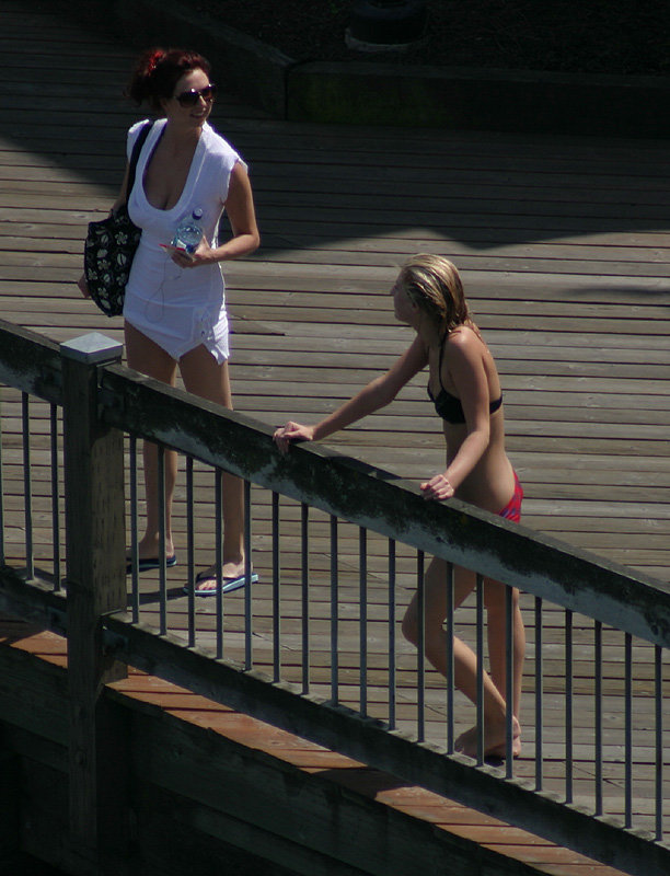 Grirlsmeetingship_0f37b391650aa8360a56c4143b332b7a5e6a02de.jpg