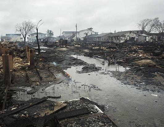 gty_sandy_qnz_fire_kb_ss_121030_ssh.jpg